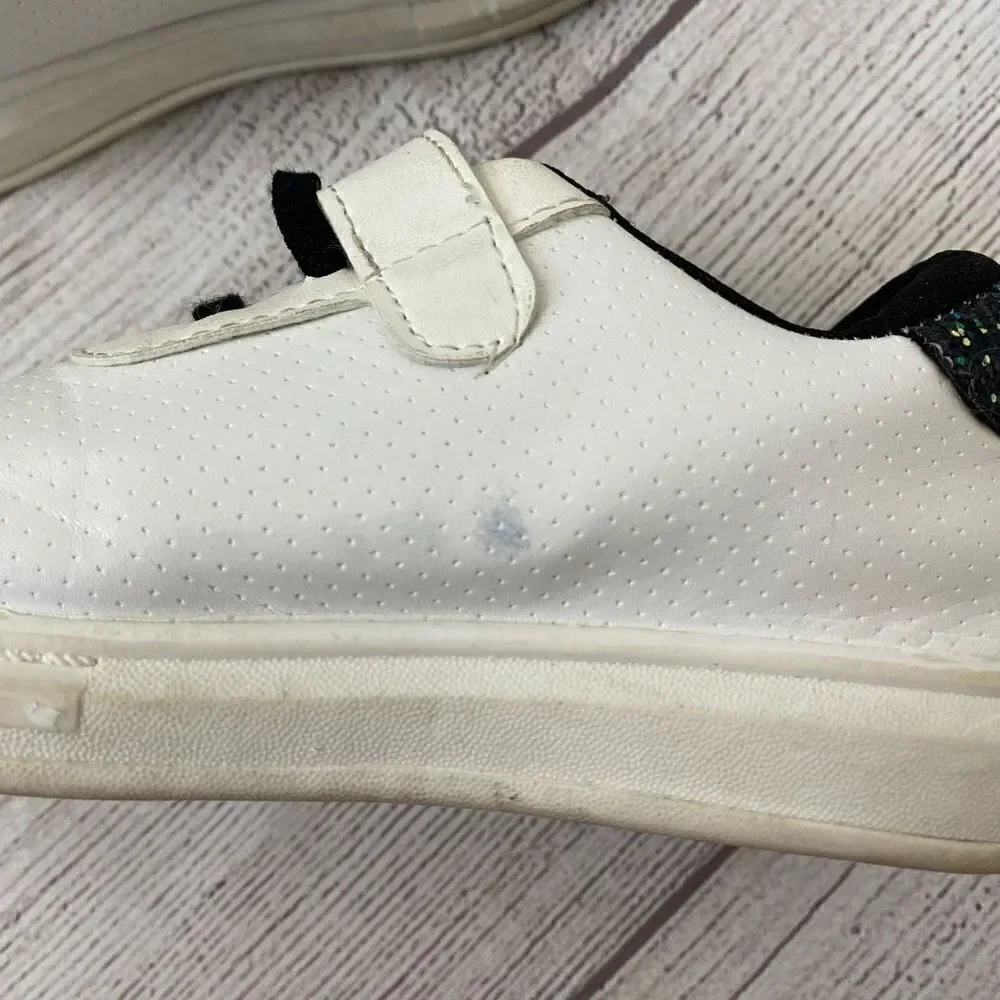 Little girls slip on shoes w/lips,star, & glitter back white sz 12.5